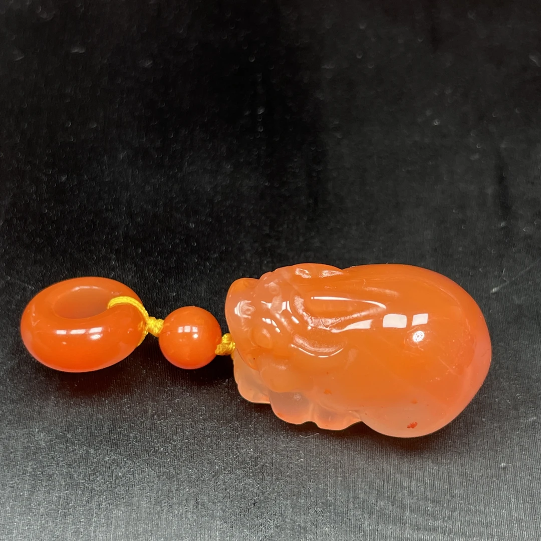 精品南红配饰貔貅提溜,颜色红润,尺寸14.5x22.5x13mm