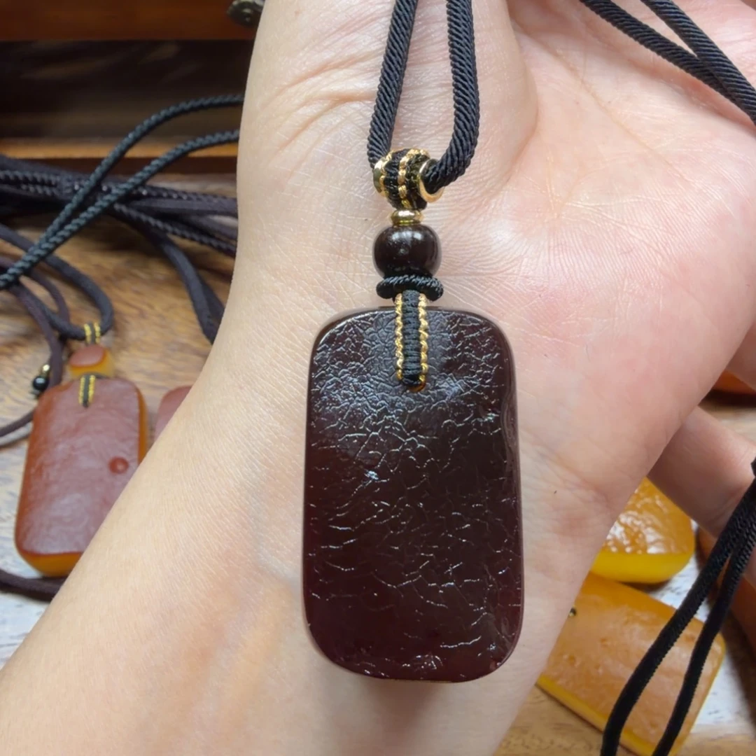 琥珀未镶嵌吊坠(赠链)