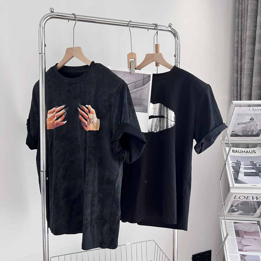 “红唇手掌T恤”欧美风百搭大牌金属感嘴唇T恤｜可拆卸垫肩短袖T