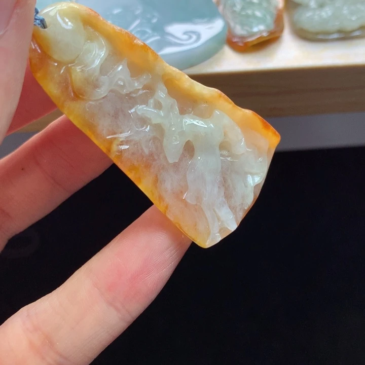 翡翠未镶嵌颈饰吊坠