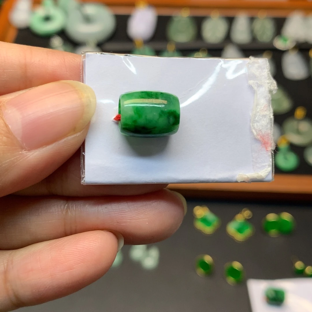 翡翠未镶嵌颈饰有纹裂