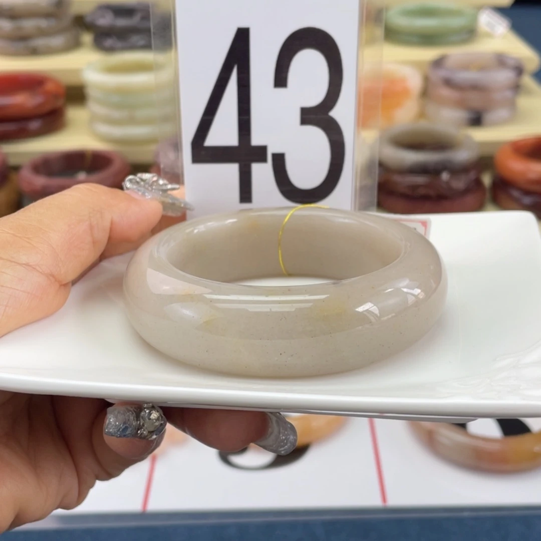【闪购商品】石英岩玉手镯未镶嵌