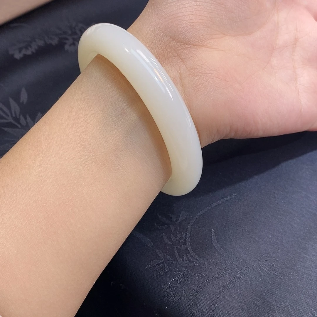 未镶嵌手镯和田玉且末暖白