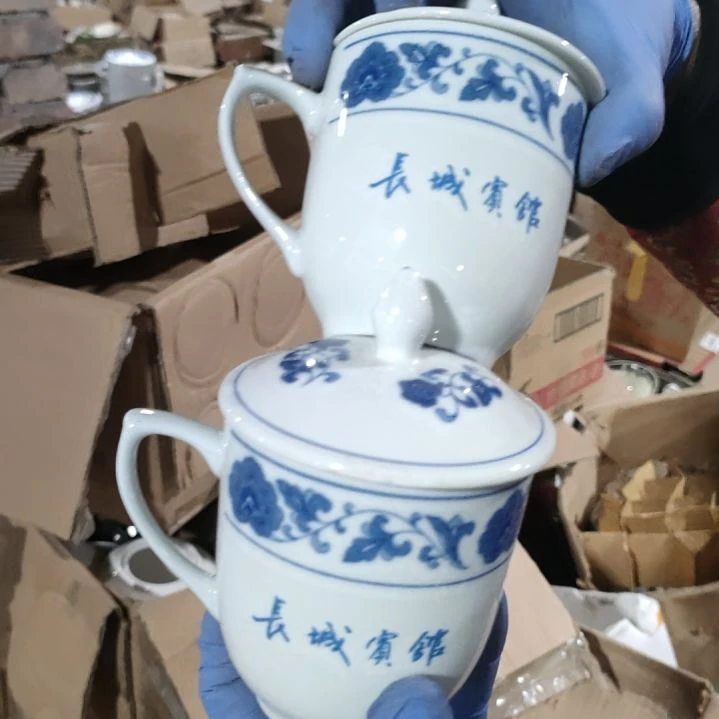 摆件盘子碗茶壶啥都有