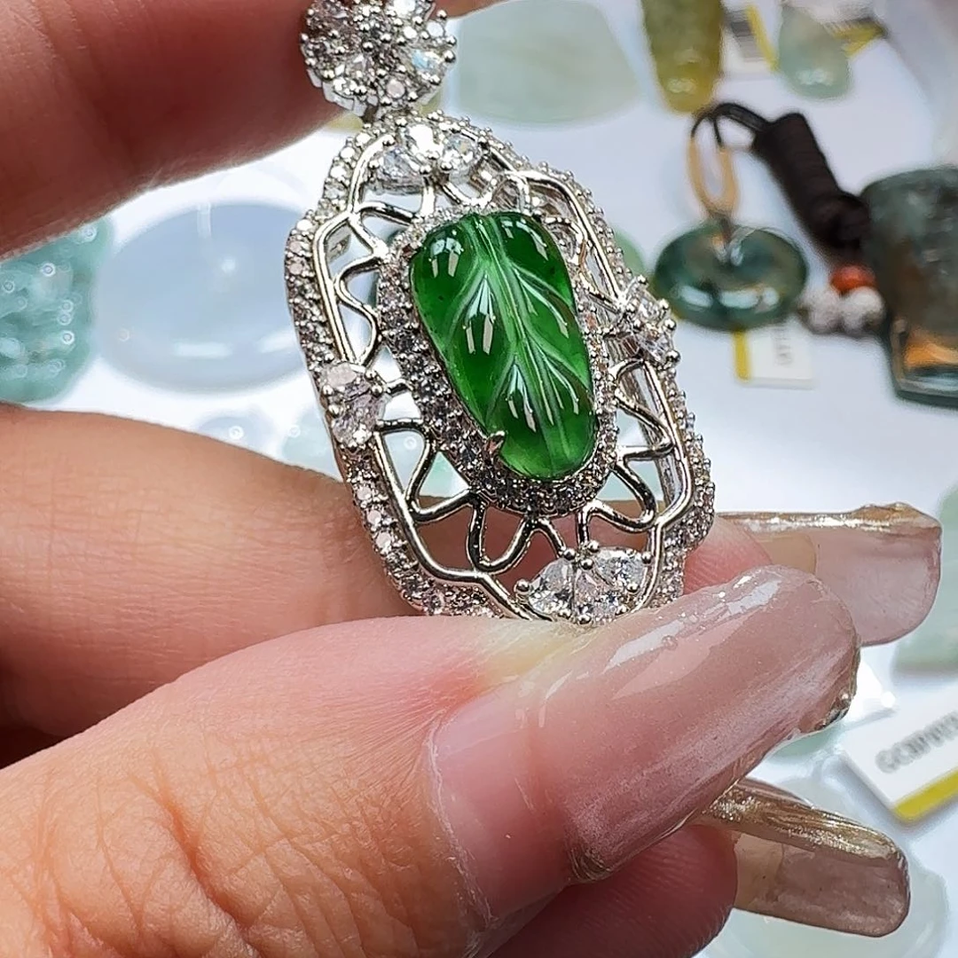 翡翠合金颈饰叶子