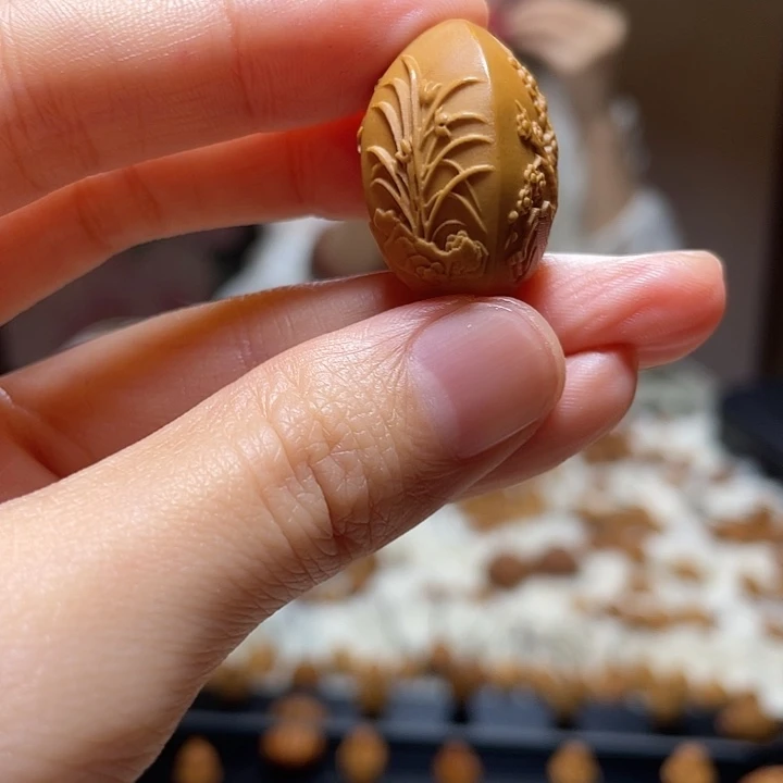 橄榄核吊坠梅兰竹菊
