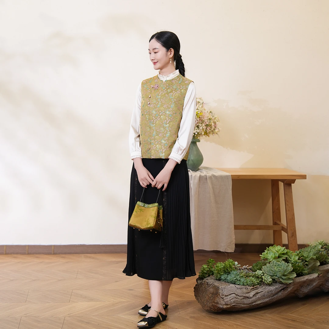 布符2025年春季新款军绿金鱼海藻纹连领马甲经典圆领日常女MCMJ7