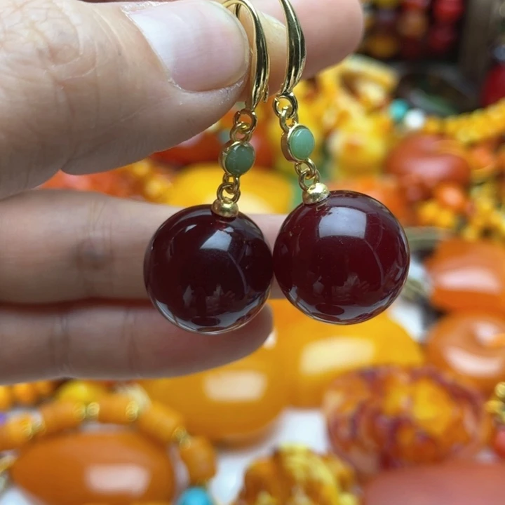 树脂制品55号红色耳坠