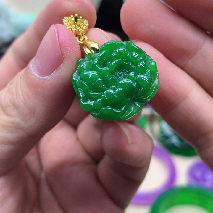 翡翠颈饰未镶嵌吊坠