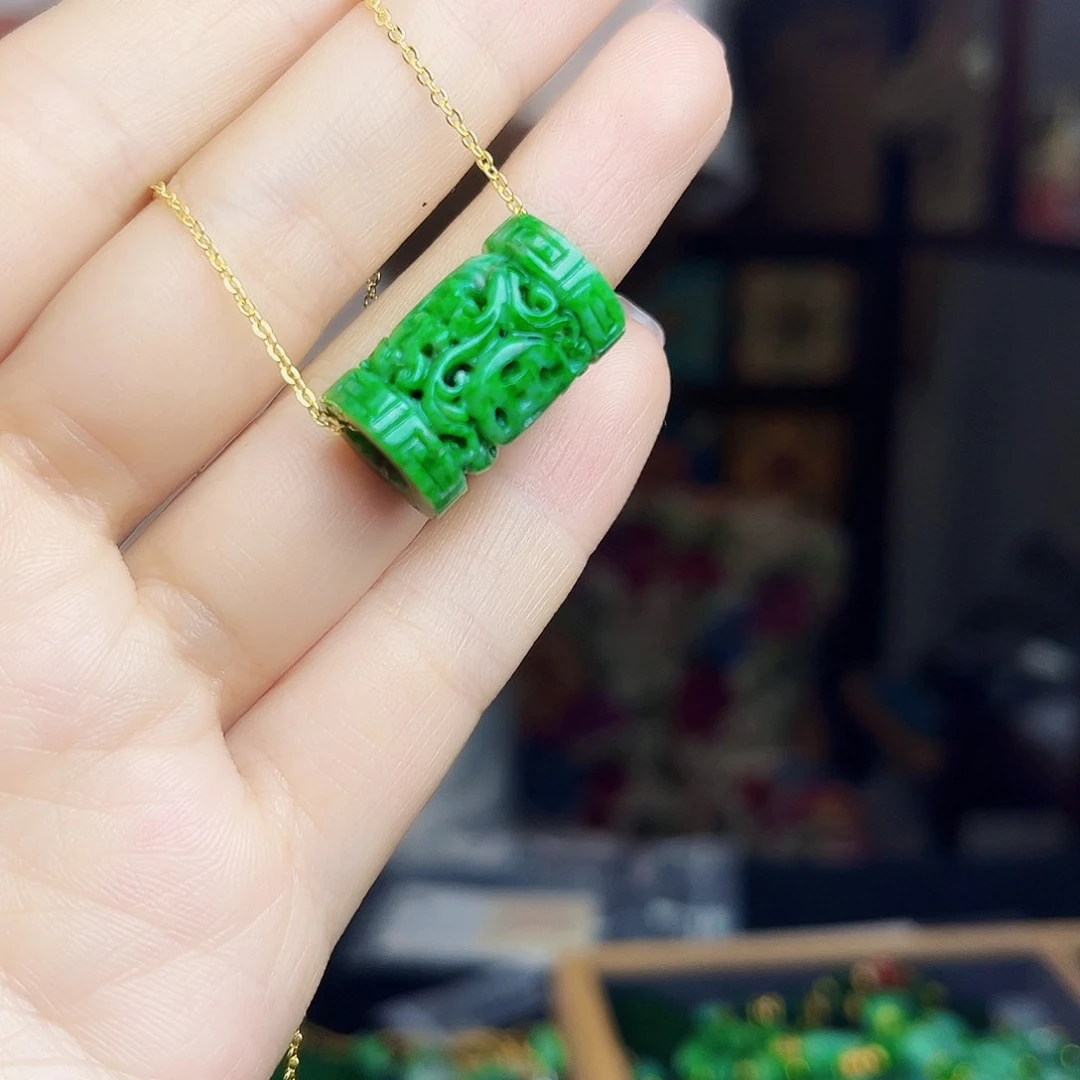 翡翠未镶嵌颈饰多样性