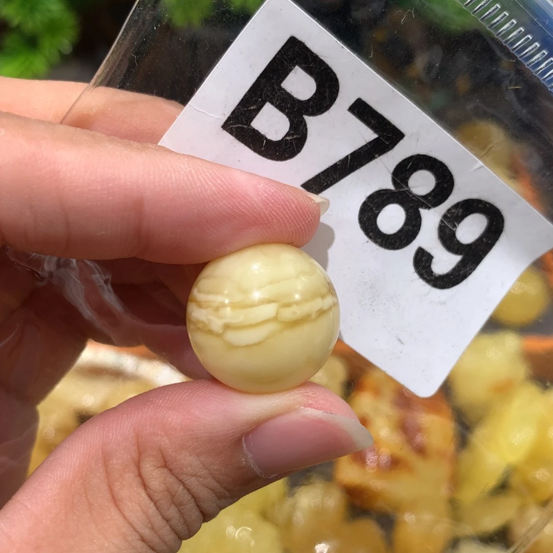 未镶嵌琥珀珠宝奇石18.7