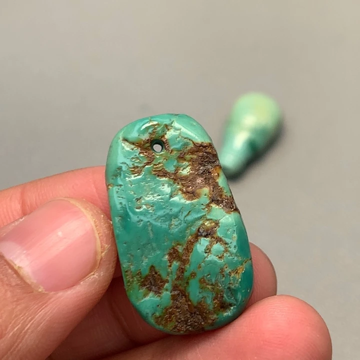 绿松石未镶嵌颈饰