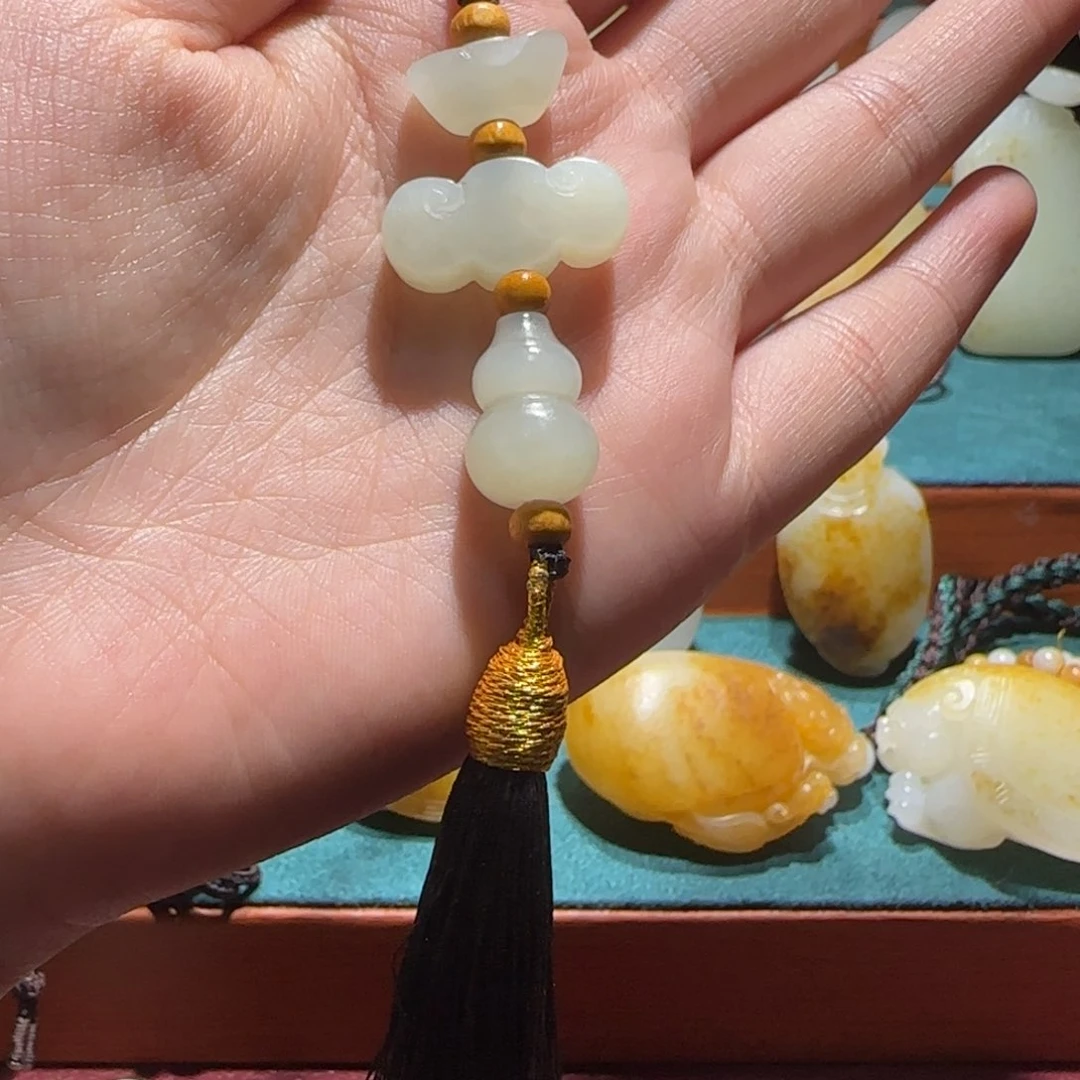 和田玉未镶嵌车挂