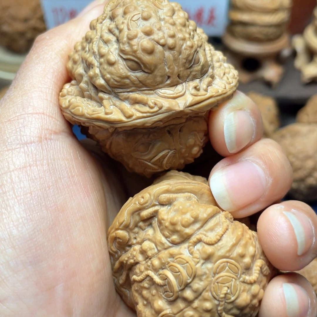 徐**达金蝉蛤蟆头核桃雕刻