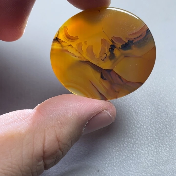 玛瑙/玉髓颈饰未镶嵌佛**照