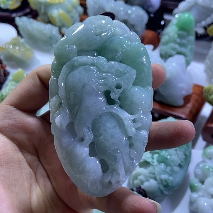 翡翠未镶嵌把件虎虎生威