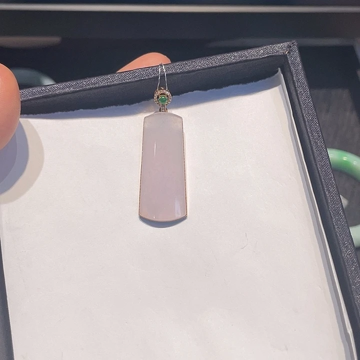 翡翠18K金镶嵌颈饰翡翠挂件