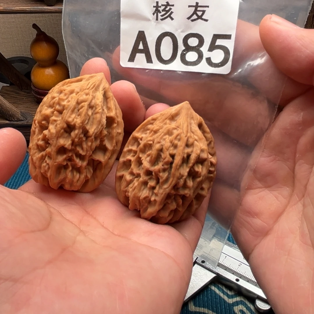 文玩核桃吊坠老鸡心