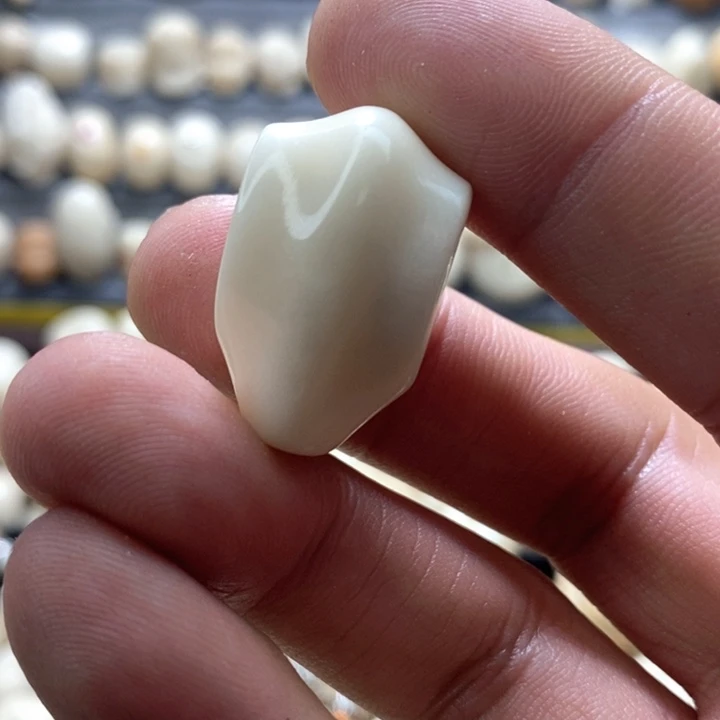 冬***季吊坠菩提根/象牙果