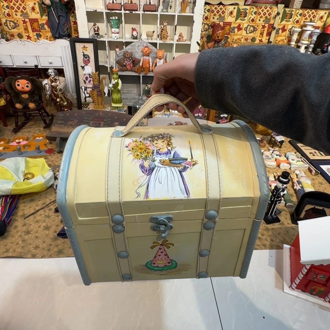 手绘实木小女孩宝箱