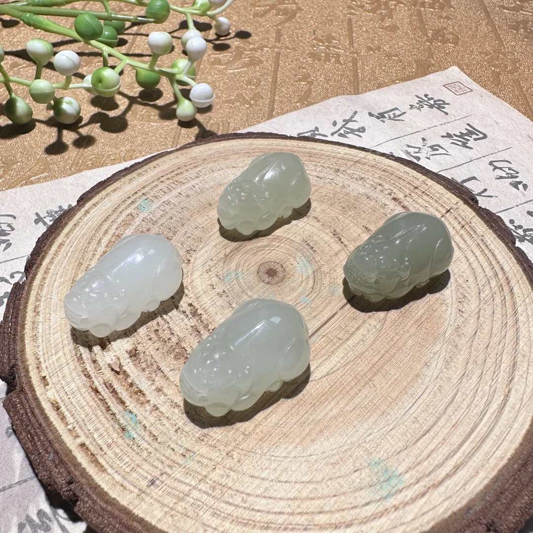 天然和田玉貔貅吊坠男女情侣款百搭款多样性发货拍一发一