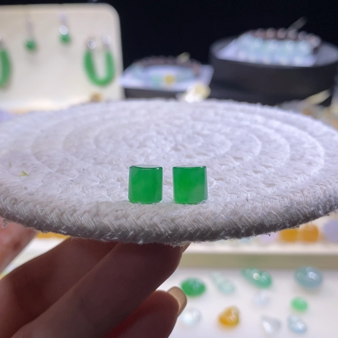 翡翠未镶嵌颈饰冰满绿桶珠一对