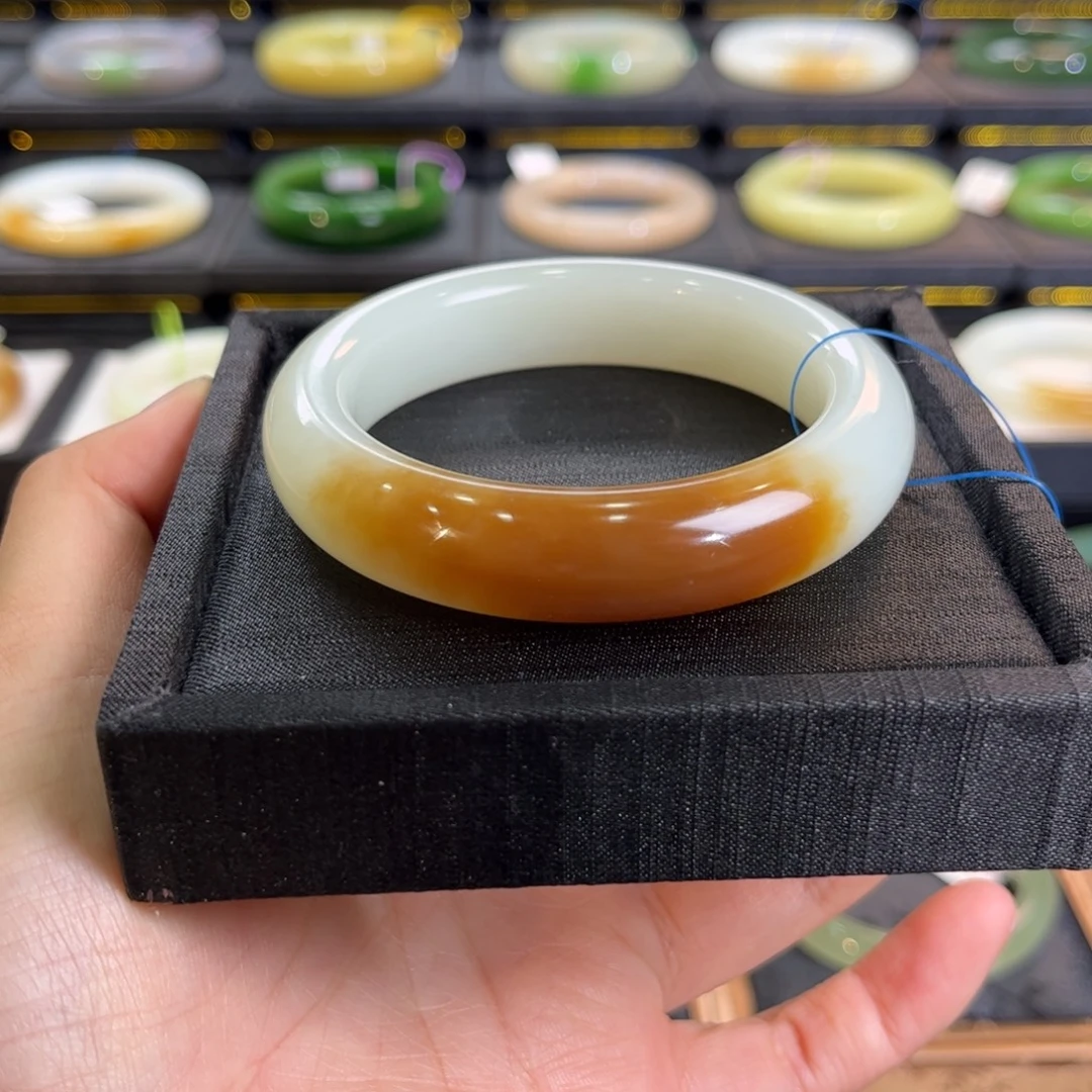 和田玉未镶嵌手镯且末糖