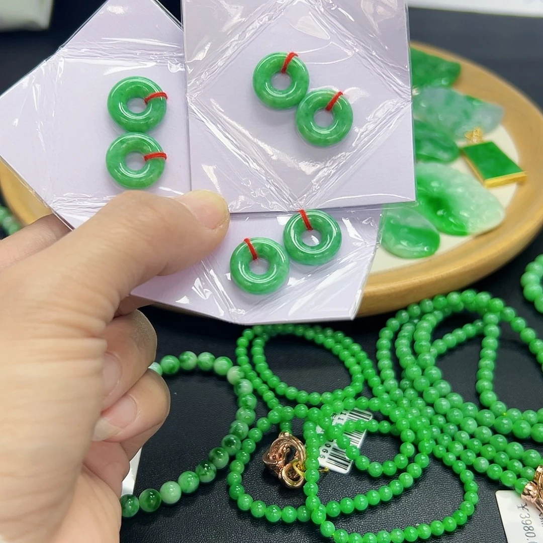 翡翠耳饰未镶嵌天然缅料A货一件