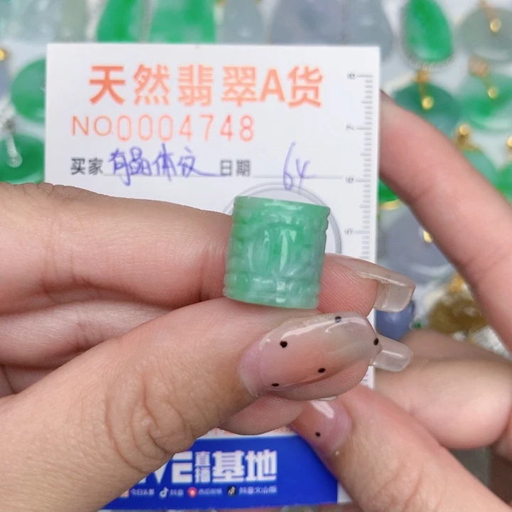 翡翠未镶嵌颈饰路路通