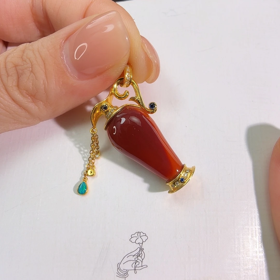 颈饰18K金镶嵌南红玛瑙