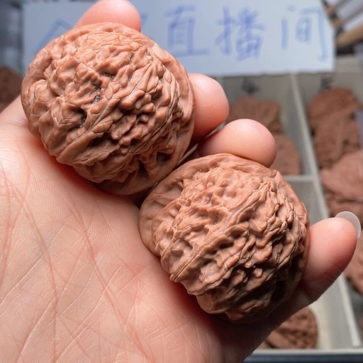 文玩核桃吊坠白狮子