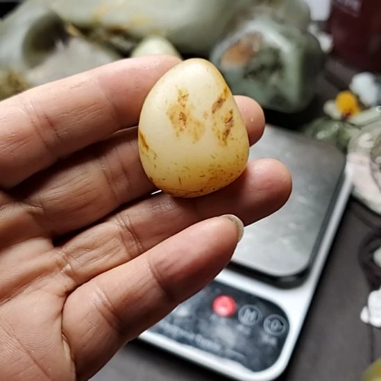 和田玉未镶嵌把件