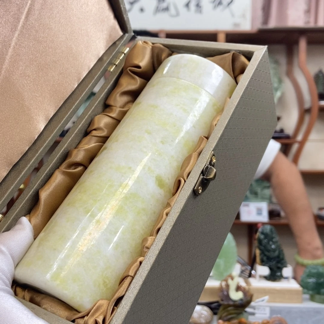 蛇纹石玉未镶嵌杯子