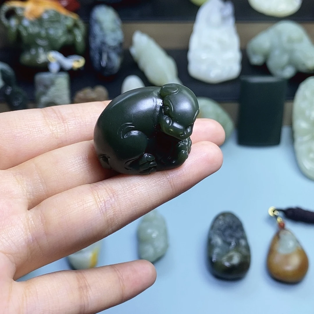 【闪购商品】颈饰未镶嵌和田玉一***?