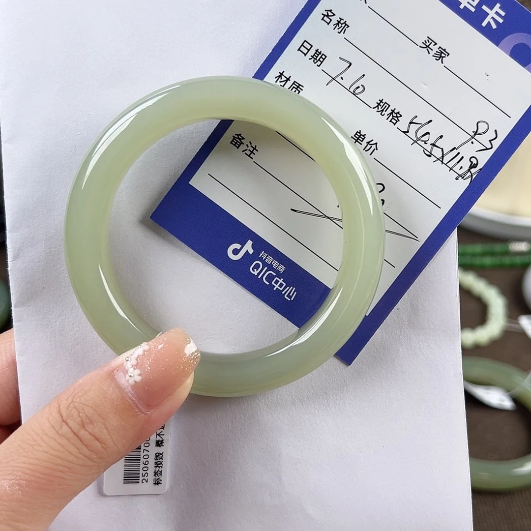 和田玉手镯未镶嵌差****女54