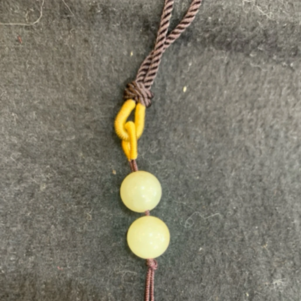 黄白老玉吊坠挂件