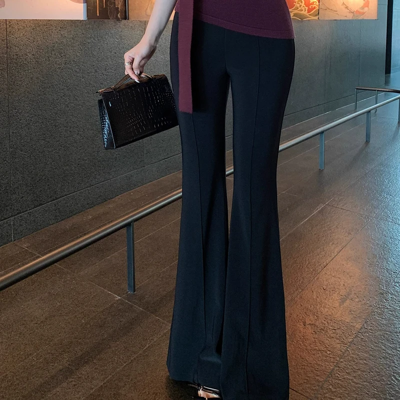 “显瘦喇叭裤”百搭温柔款 春天惊呼显腿细的中缝线显瘦喇叭裤！