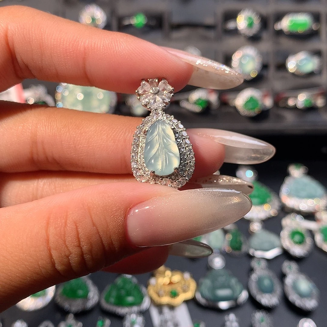 翡翠未镶嵌颈饰叶子