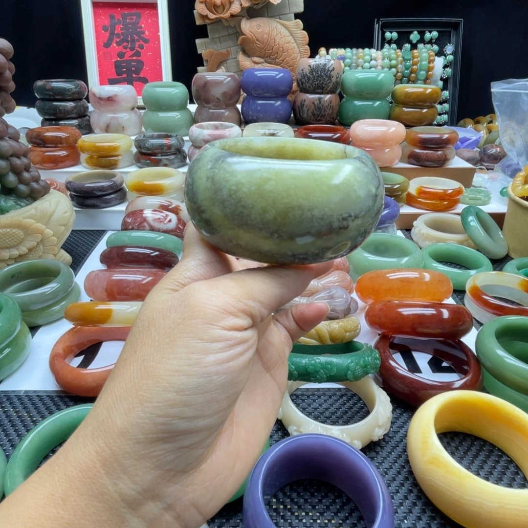 石英岩玉未镶嵌手镯