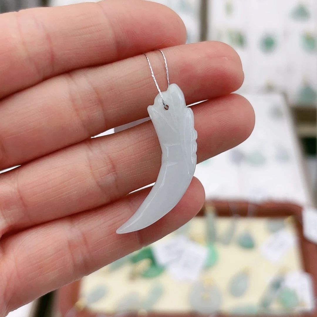 翡翠颈饰未镶嵌翡翠龙牙