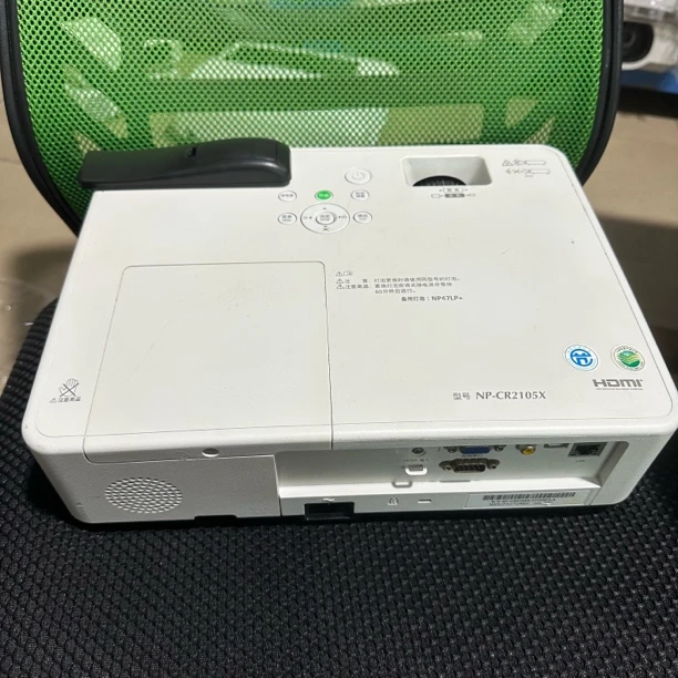 CR2105X新款投影仪 3.3米投一百寸 3000流明长焦商用家用都可以