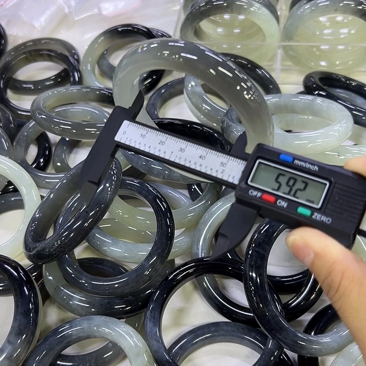 伙***产蛇纹石玉未镶嵌手镯