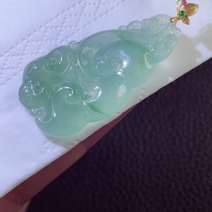 颈饰18K金镶嵌翡翠