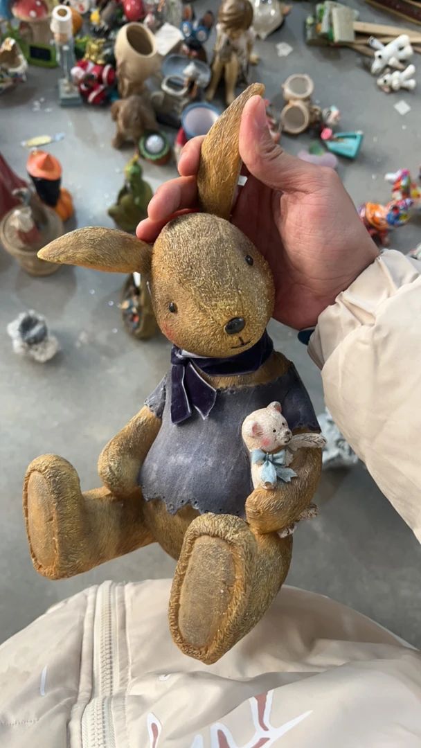 瓷创意树脂中古兔子摆件
