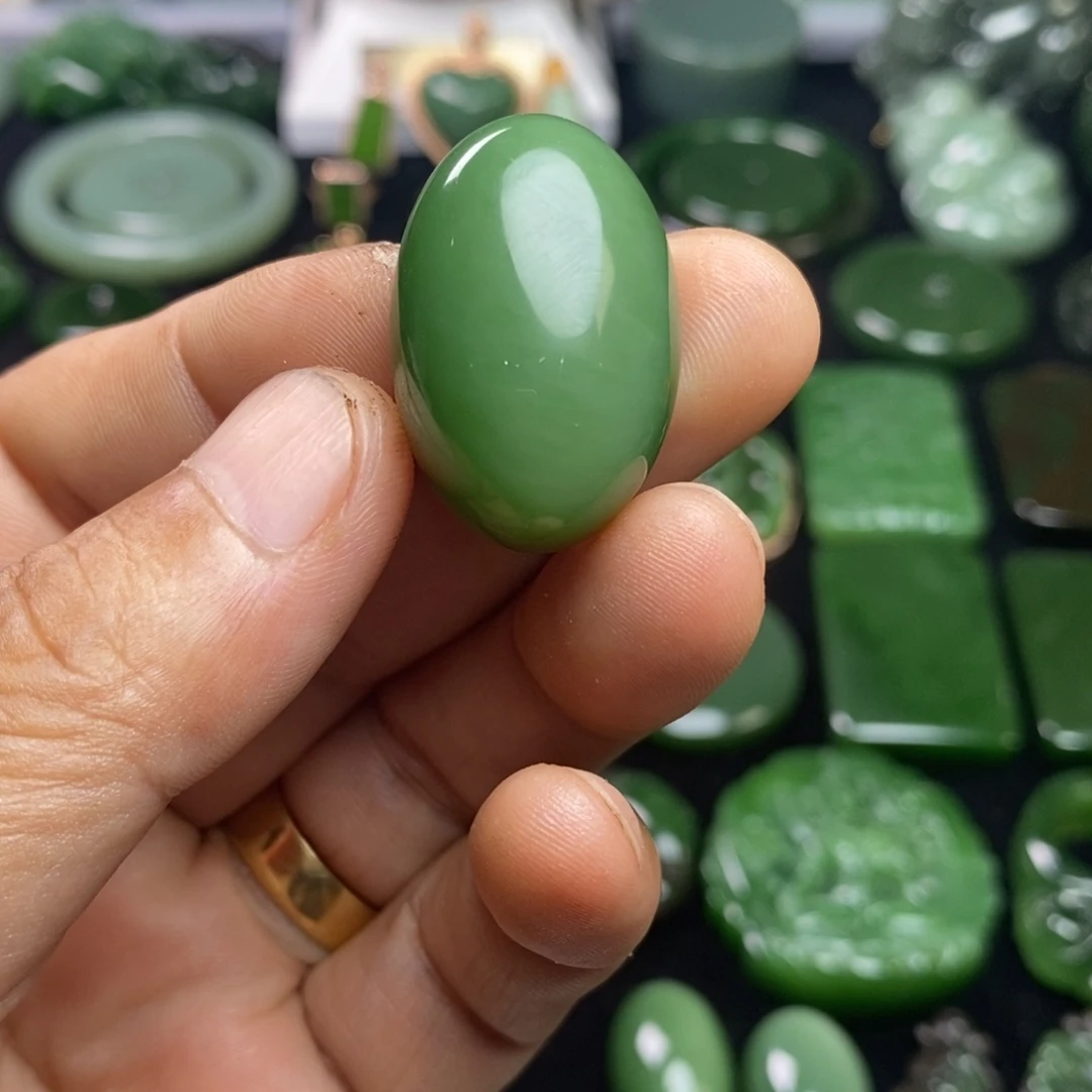 一***吃和田玉（碧玉）未镶嵌颈饰