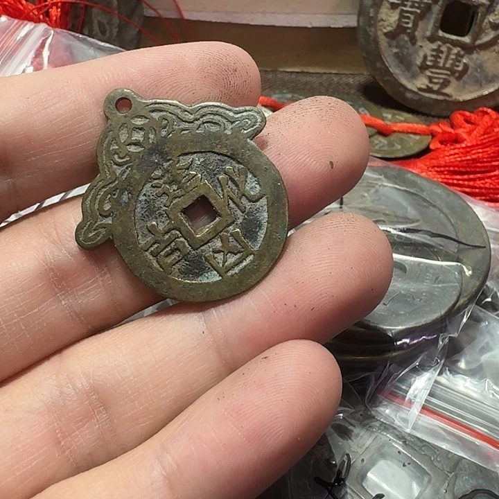 正***手铜现代工艺品花钱