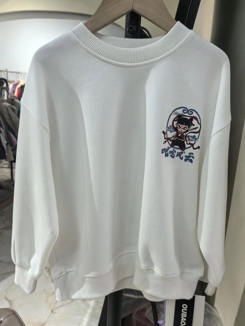 哪吒彩印春款套头常规休闲卫衣