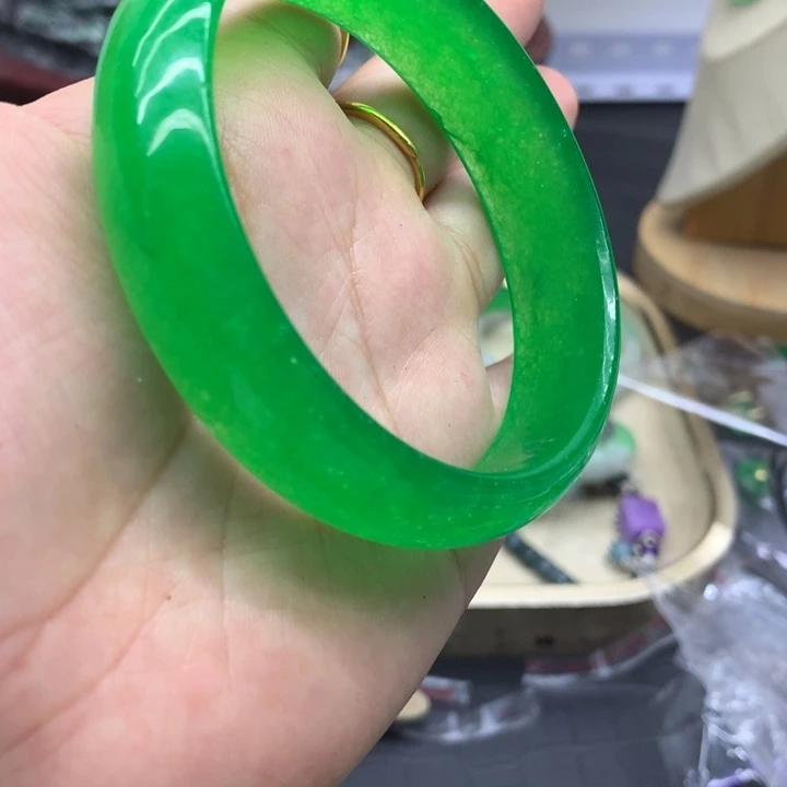 翡翠未镶嵌颈饰吊坠