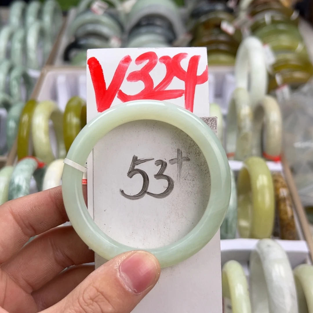 岫玉手镯未镶嵌天然岫玉微瑕，可以正常佩戴