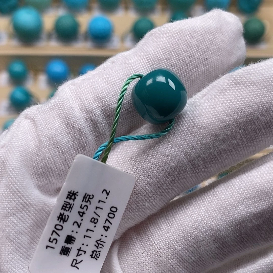 輪***_绿松石未镶嵌绿松石高瓷小配饰